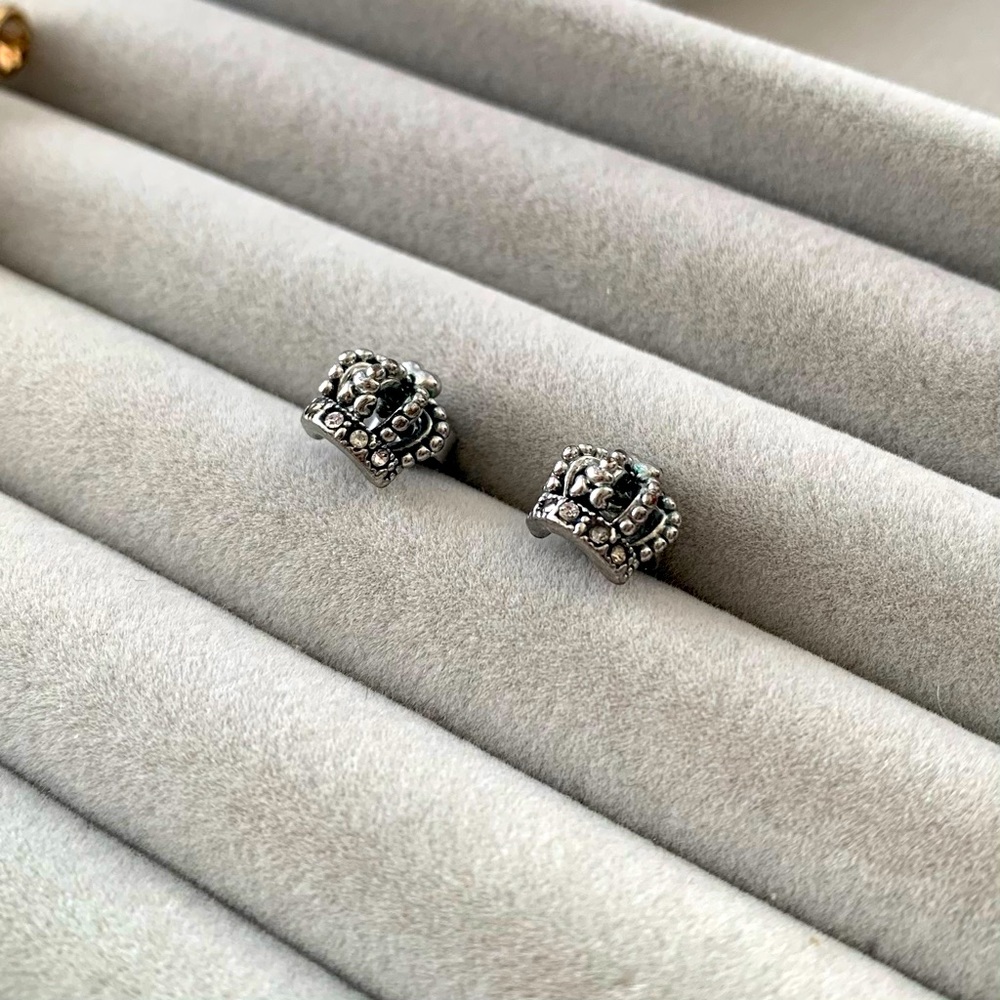 Crown Earing studs - Picture 2 of 3